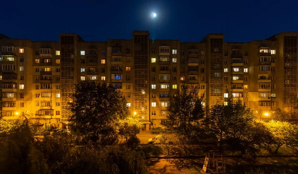 Casa Varios Pisos Noche Verano —  Fotos de Stock