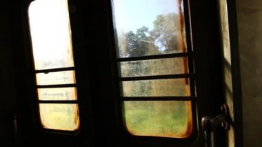 Pencereden trenle ve manzarayla seyahat et