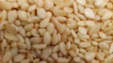 Susam beyaz tohumu yakın çekimde döner