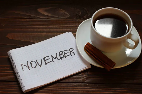 Novembre Inscription Mot Dans Carnet Près Une Tasse Café — Photo