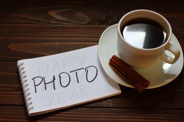 Napis Fotograficzny Słowo Notatniku Przy Filiżance Kawy — Zdjęcie stockowe