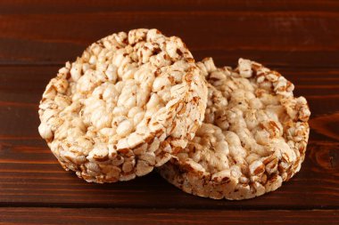 Sağlıklı yemek için ekmek veya tahıl taneleri