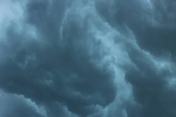 Yağmurda Gri Bulutlar — Stok fotoğraf