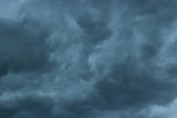 Fırtınadan Önce Yağmurlu Gri Bulutlar — Stok fotoğraf