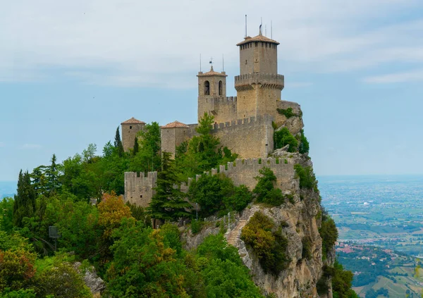 San Marino, San Marino 31 Mayıs 2021 - San Marino dağ köyünün 3 Torri di San Marino 'sundan biri