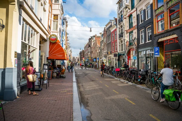 Amsterdam Augustus 2021 Toeristen Passeren Haarlemmerdijk Het Centrum Van Stad — Stockfoto