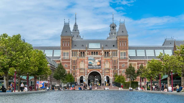 Amszterdam Hollandia 2020 Július Turisták Szélén Rijksmuseum Szövetségi Múzeum Előtt Jogdíjmentes Stock Képek