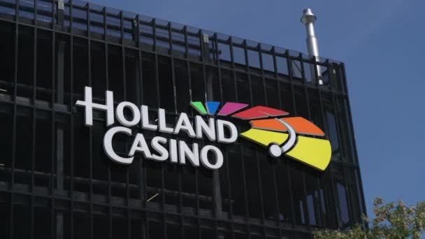 アムステルダムのカジノの外にオランダのカジノサイン Sloterdijk — ストック動画
