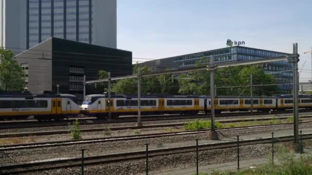 Comboio Que Chega Estação Ferroviária Amsterdam Sloterdijk — Vídeo de Stock