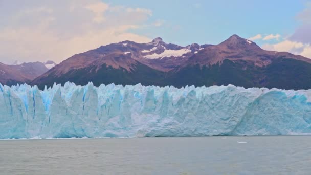 Glaciar Perito Moreno Visto Desde Velero Cerca Del Pueblo Calafate — Vídeo de stock