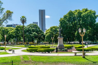 Buenos Aires, Arjantin - 20 Ocak 2019, Plaza Libertad Genel Merkezi 'nde küçük bir park