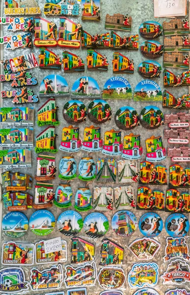 Ściana Pamiątkami Magnetycznymi Sprzedaż Jednym Kolorowych Domów Boca Buenos Aires — Zdjęcie stockowe
