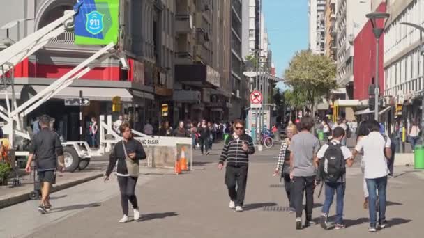 Turistas Locales Compras Calle San Martín Abril Mar Del Plata — Vídeos de Stock