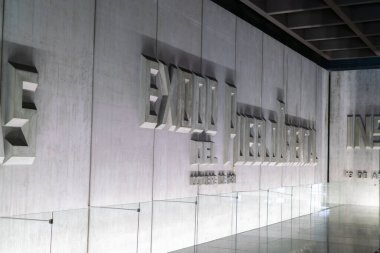 26 Ocak 2019 'da Bağımsızlık Meydanı (Plaza Indepencia), Montevideo, Uruguay, Uruguay' ın altındaki General Artigas Anıt Mezarlığı 'nın duvarlarında