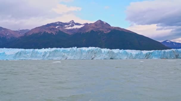 Perito Moreno Gletsjer Gezien Vanaf Een Zeilboot Bij Stad Calafate — Stockvideo