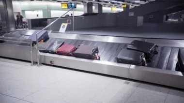 Bagaj atlıkarıncanın bagajı, Heathrow Havaalanı, Londra