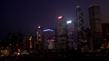 Hong Kong adasının ufuk çizgisi gece görüşü