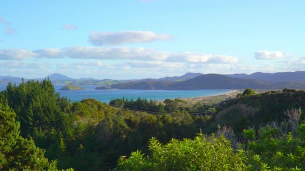 俯瞰新西兰北岛海洋上的群山 — 图库视频影像