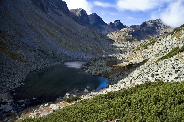 Długie Jezioro Wielkiej Zimnej Dolinie Tatrach Wysokich Pod Domkiem Zbojnicka — Zdjęcie stockowe