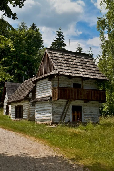 Museum of Slovak Village in Martin: Orava region - Cabinet log buildings for grain storage. — Stock Photo, Image