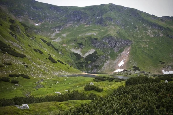 斯洛伐克塔特拉斯高地的拉克科娃山谷 攀登拉克洛夫湖顶部的景色 天空和高山 美丽的斯洛伐克 — 图库照片