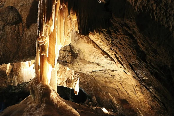 捷克共和国蓬克夫尼洞穴 位于灰泥槽的摩拉维亚喀斯特洞穴的一部分 美丽的假期 免版税图库图片
