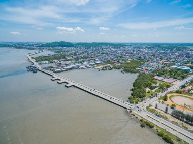 Deniz manzaralı sahil yolu, Chonburi, Tayland