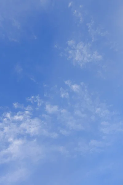 Cielo Azul Con Nubes —  Fotos de Stock