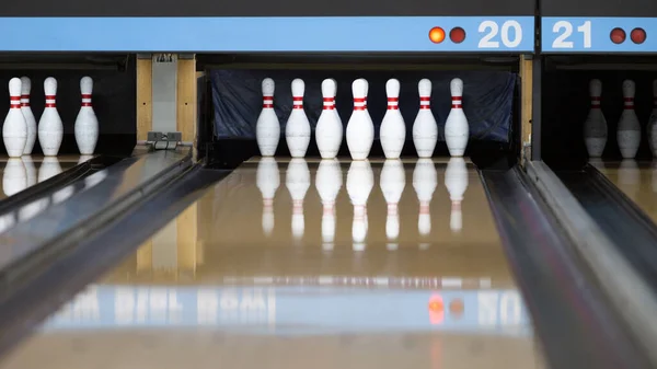 Perni Alla Fine Una Pista Bowling — Foto Stock