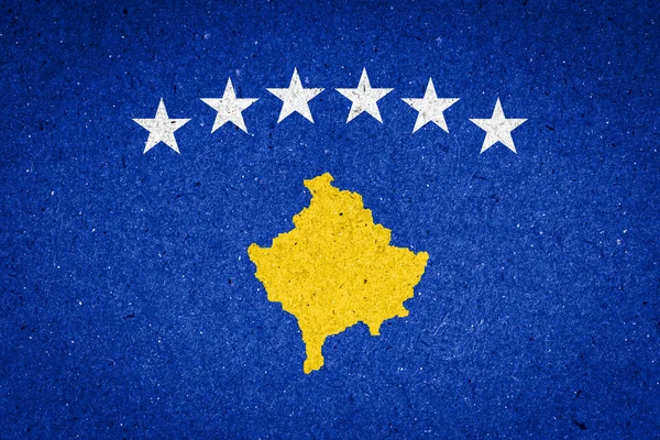 Bandeira do Kosovo sobre fundo de papel — Fotografia de Stock