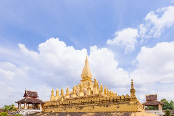Golden pagoda wat Phra Que Luang en Vientiane — Foto de Stock