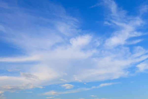 Nuage avec ciel bleu — Photo