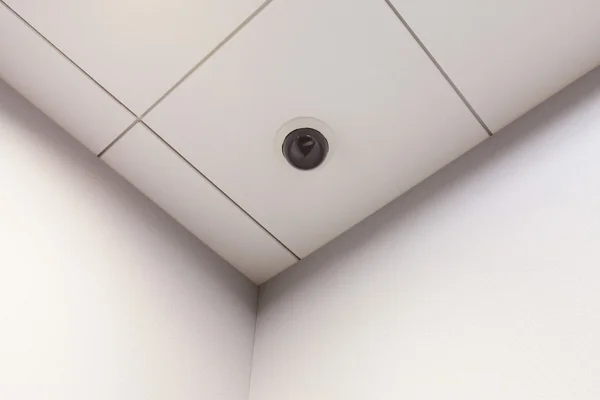 Câmera de CCTV na esquina da sala de reuniões — Fotografia de Stock