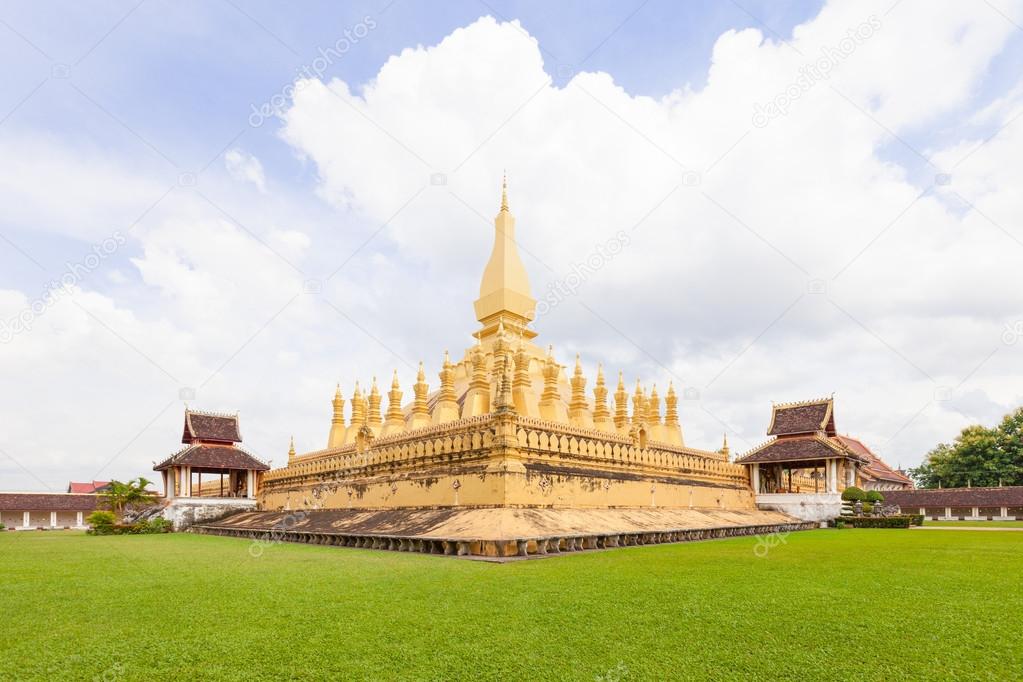  Golden pagoda wat Phra That Luang in Vientiane
