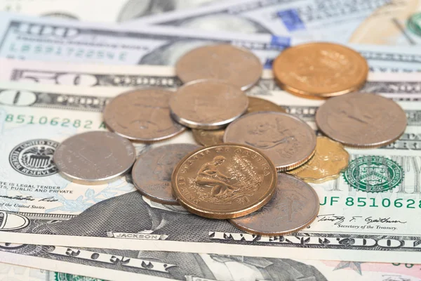 Oss mynt på oss sedlar på nära håll — Stockfoto