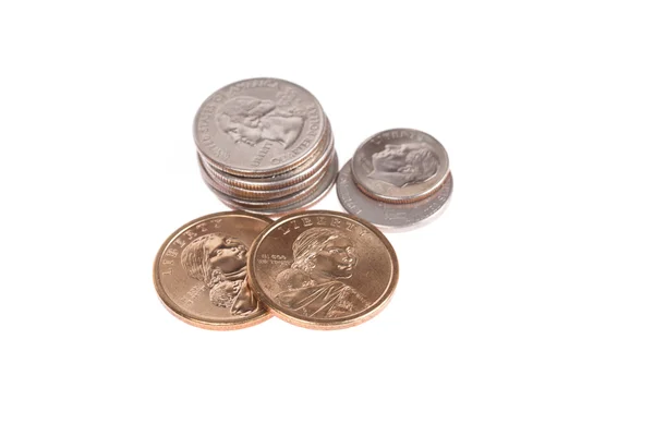 Högen av oss mynt isolerade på vit bakgrund — Stockfoto
