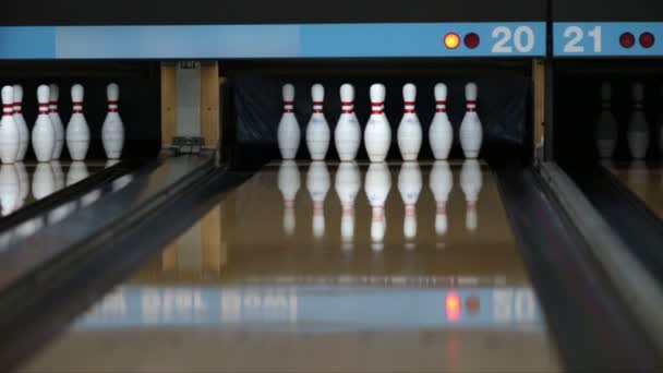 Nadhazovač hrát bowling a aby stávky hit v kapse