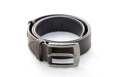 Koyu kahverengi deri erkek kemeri.