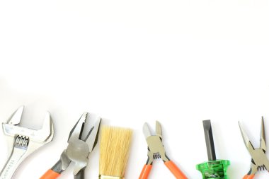 Grup beyaz arka plan üzerinde kullanılan araçlar