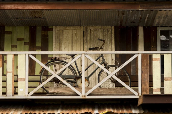 Vintage Bicycle standing near a vintage wood wall — Stock Photo, Image