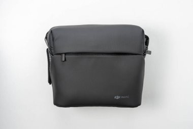 Heraklion, Yunanistan - 05 Ekim 2020: Yeni DJI Mavic Air 2 İnsansız Hava Aracı daha fazla kombinasyon uçuşu.