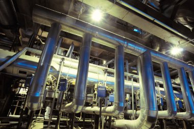 donanımları, kablolar ve borular modern Endüstr içinde bulunan