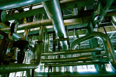 donanımları, kablolar ve borular modern Endüstr içinde bulunan