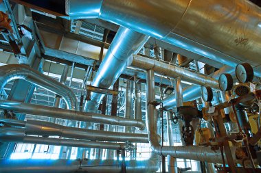 donanımları, kablolar ve borular modern Endüstr içinde bulunan