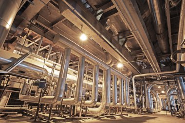 donanımları, kablolar ve borular modern Endüstr içinde bulunan