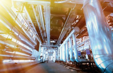 Sanayi bölgesi, çelik boru hatları ve kablolar