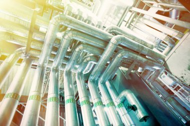 Sanayi Bölgesi, çelik boru hatları, subaplar ve kabloları