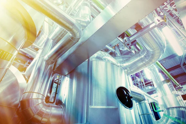 Sanayi Bölgesi, çelik boru hatları, subaplar ve kabloları