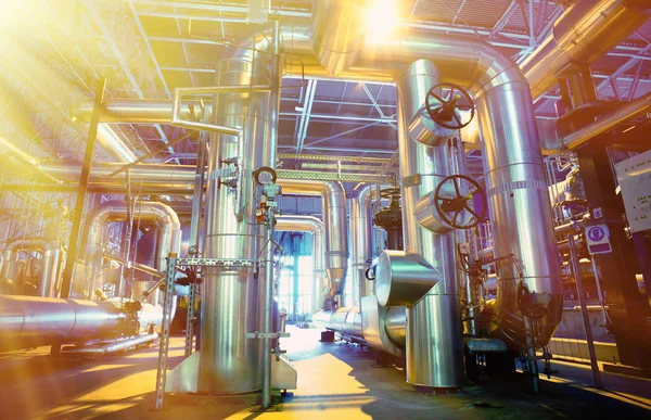 Sanayi Bölgesi, çelik boru hatları, subaplar ve kabloları