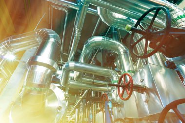 donanımları, kablolar ve borular modern Endüstr içinde bulunan